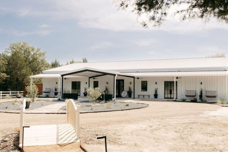 East Texas wedding venue, modern wedding venue, Corsicana wedding venue, intimate wedding planning, fairytale wedding