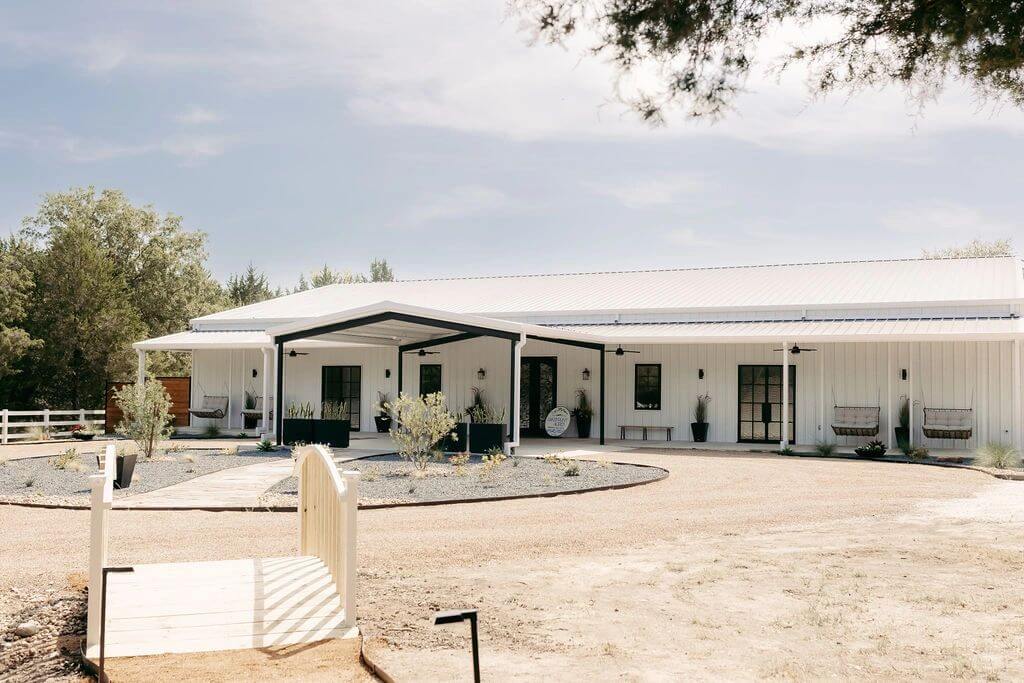 East Texas wedding venue, modern wedding venue, Corsicana wedding venue, intimate wedding planning, fairytale wedding