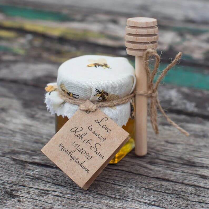 https://sweetcheeksfarm.com/ https://sweetcheeksfarm.com/
Honey wedding favor at all-inclusive wedding venue near Dallas.