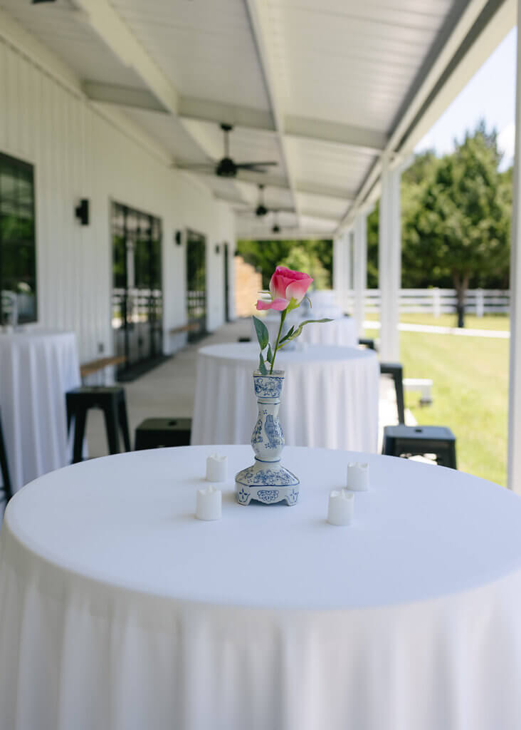 modern wedding venue near Dallas, chic wedding decor, black and white wedding 4