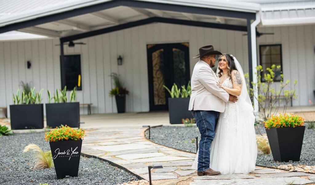Corsicana Tx, where to stay in Corsicana Tx, Hotels, Wedding Guest Accommodations, wedding, ceremony, reception, affordable wedding venue, Dallas wedding venue