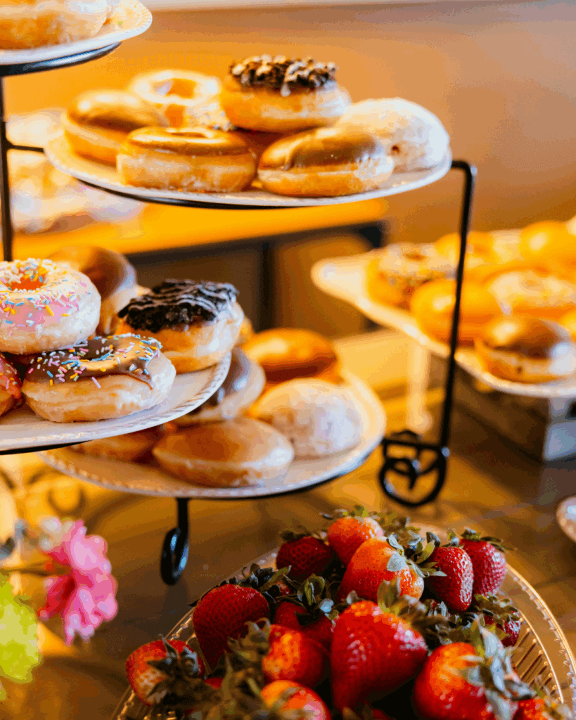 wedding brunch, donut display, morning wedding, sunrise wedding, sunrise wedding venue, Texas Morning wedding, morning wedding timeline, summer wedding vibes, wedding venue in Dallas, Texas lake wedding venue