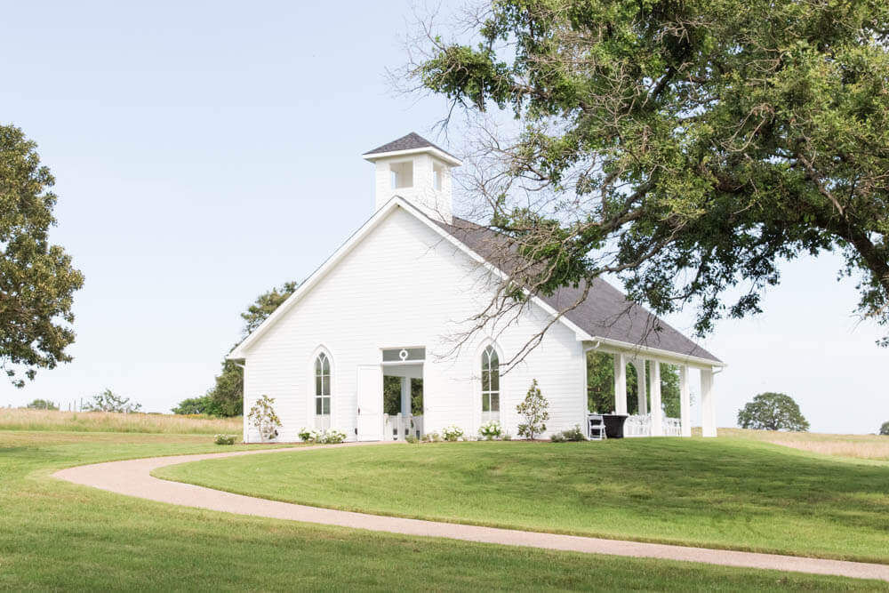 Michelle-Rice-Photography
All-inclusive wedding venue near Dallas with lakeside ceremony views at Lakefront Acres in East Texas.
