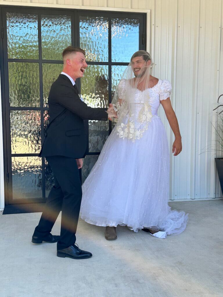 Funny best man speech. Best man plays trick on groom pretending to be bride for first look pictures.