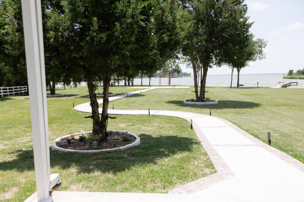North Texas lakefront wedding venue with sunset views