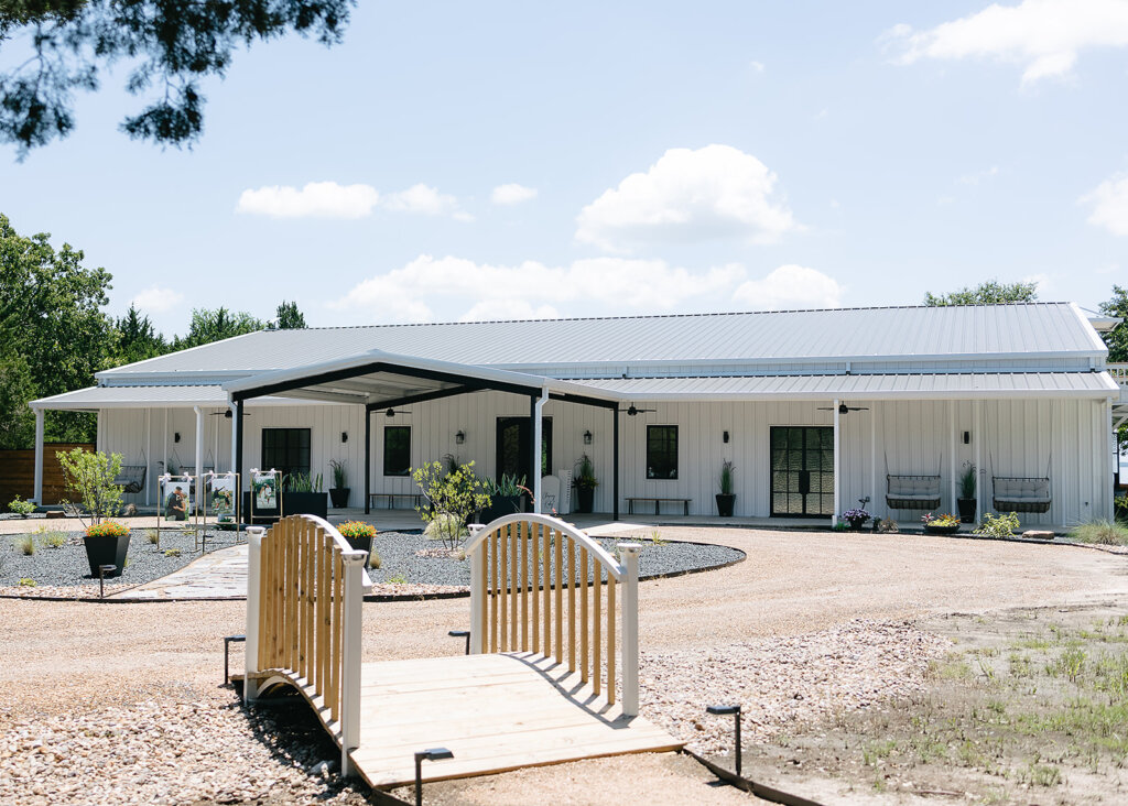 Customizable all-inclusive wedding packages at Lakefront Acres.